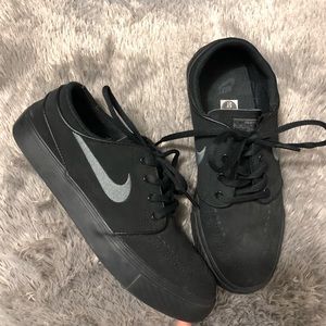 black Nike’s